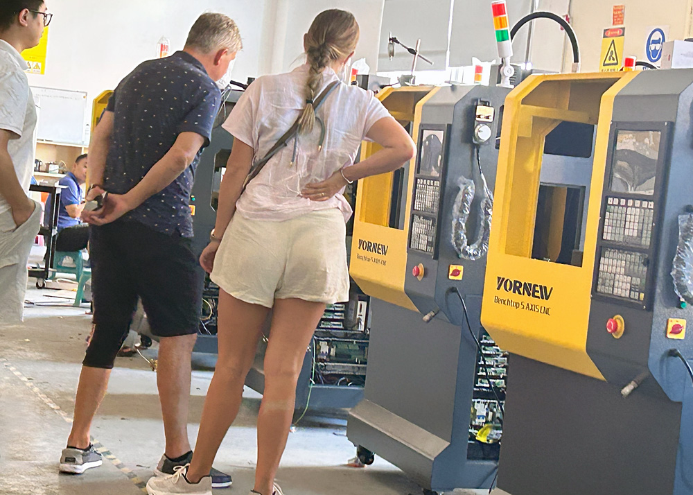 育菁桌面型數(shù)控機床